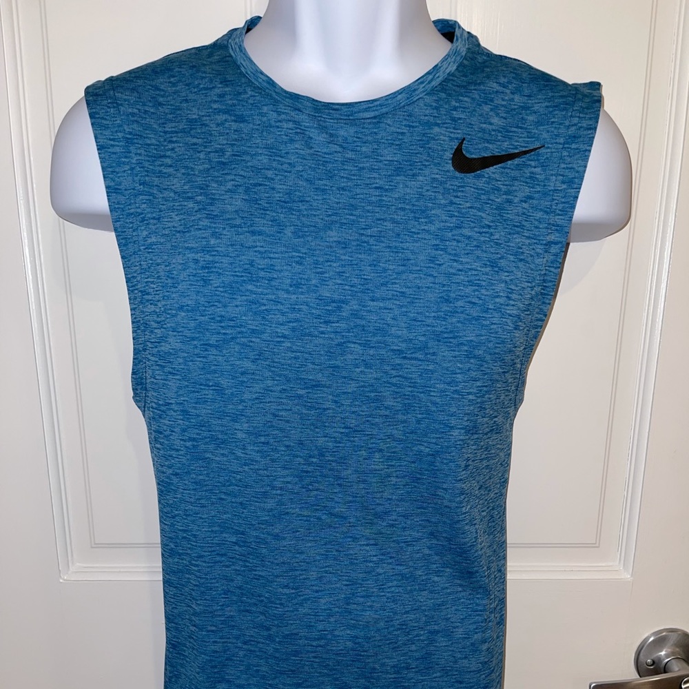 Nike men’s blue sleeveless tee